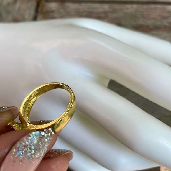 Rhinestone Heart  Engagement Ring Set - Picture 10 of 13